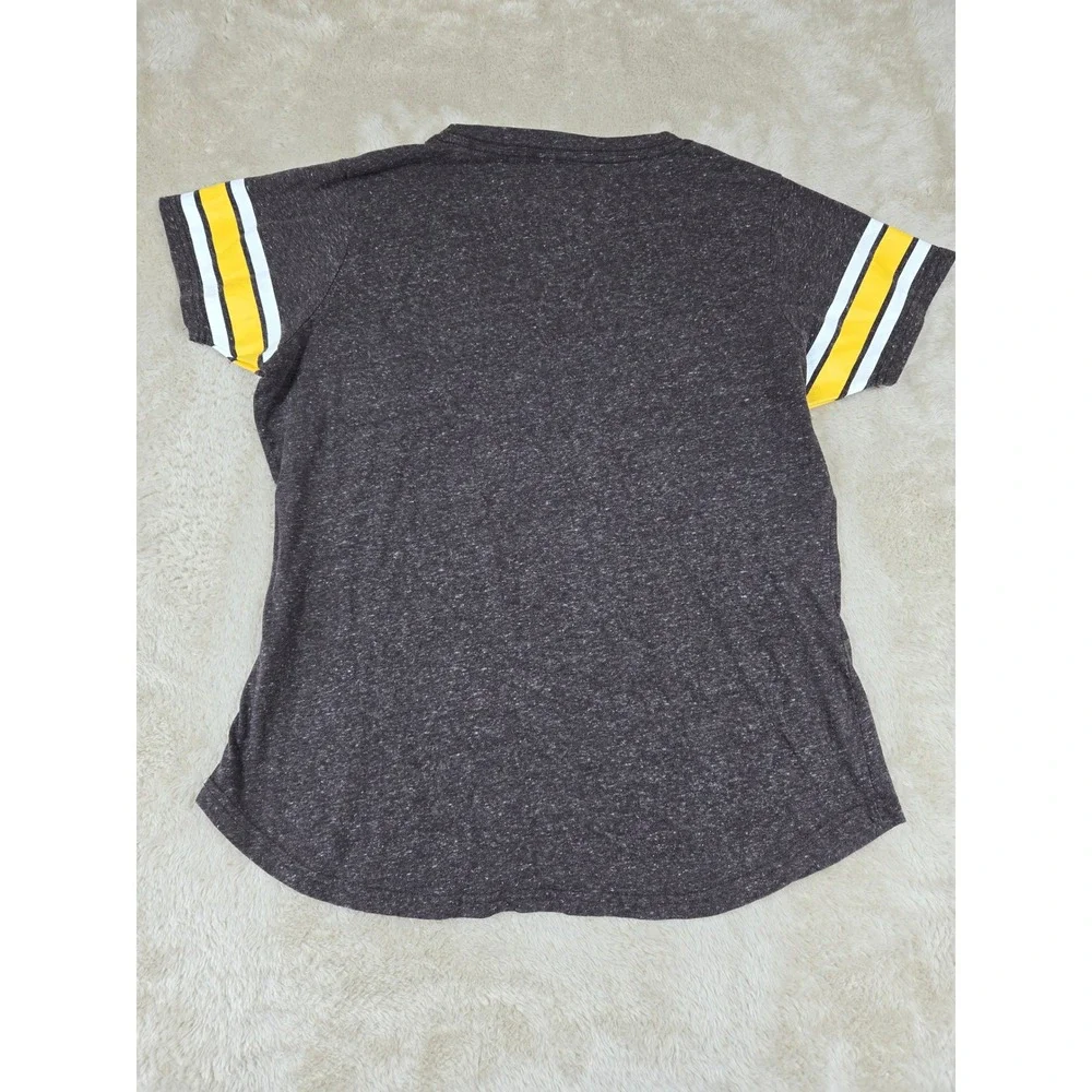 GIII Apparel Wyoming Cowboys V-Neck T-Shirt‎ Rhinestone Bucking Horse  Womens S - Picture 11 of 12